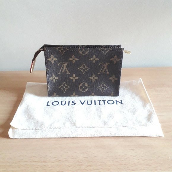 Louis Vuitton Toiletry Pouch 15 - Picture 2 of 8